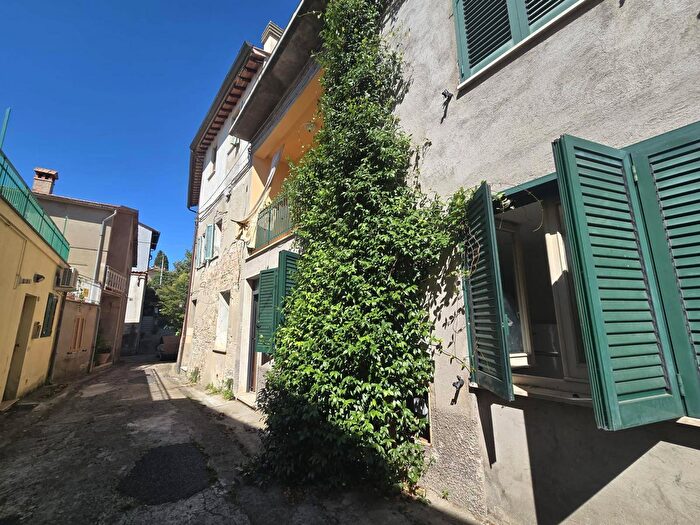 Casa quadrilocale in vendita in Via Gregorio Caselli, Deruta