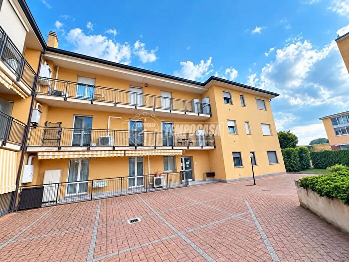 Appartamento quadrilocale in vendita in Via Giuseppe Parini, Rovellasca