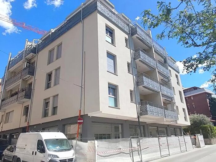 Appartamento quadrilocale in vendita in Via G Cameli, Teramo