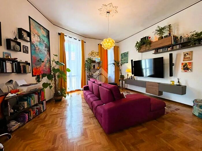 Appartamento trilocale in vendita in Via Alessandro Manzoni, Bernareggio