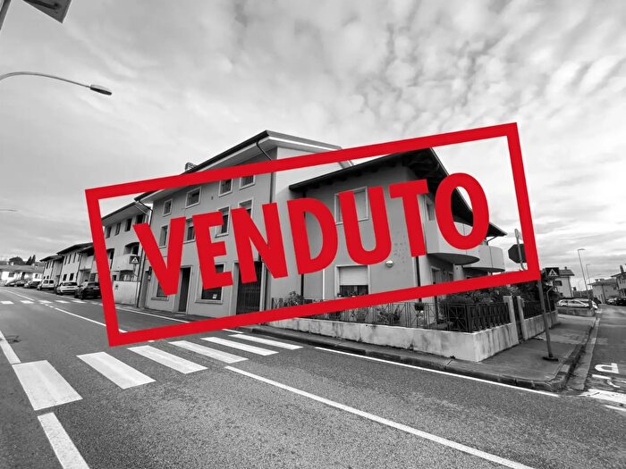 Appartamento trilocale in vendita in Via Urbignacco, Buia