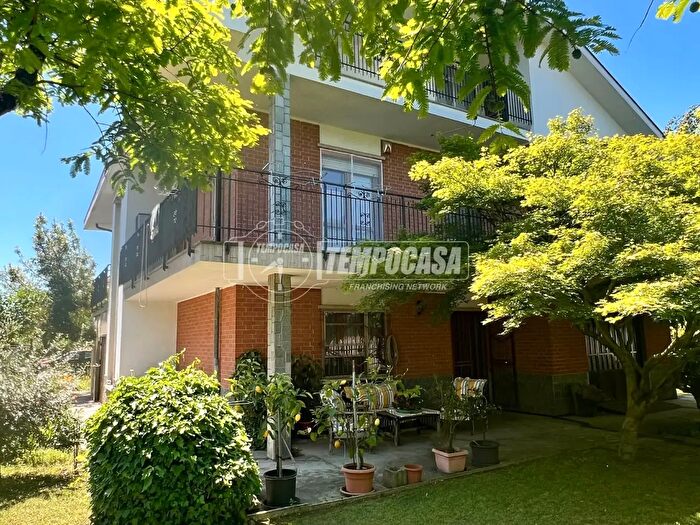 Casa con 10 locali in vendita in Via Simeto, Orbassano