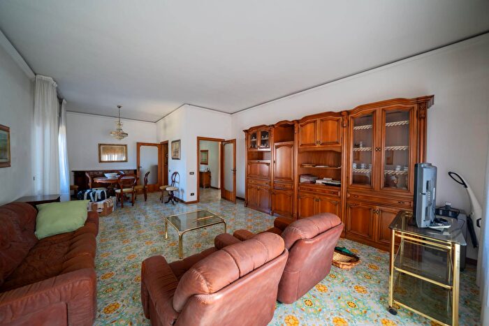 Appartamento con 10 locali in vendita in Via Cesto, Figline e Incisa Valdarno