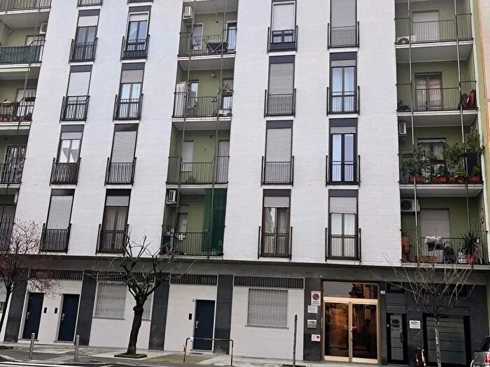 Appartamento trilocale in vendita in Via Oslavia, Sesto San Giovanni