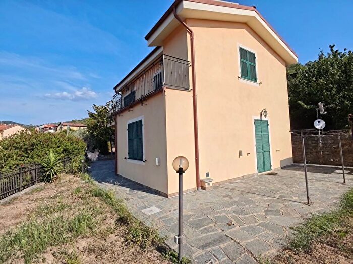 Casa con 5 locali in vendita in Borgata Fuenza, Villafranca, Garlenda