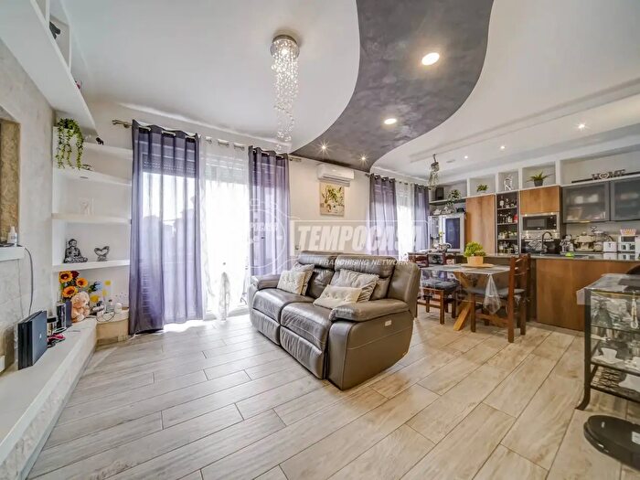 Appartamento con 6 locali in vendita in Via Gramsci, Gallarate
