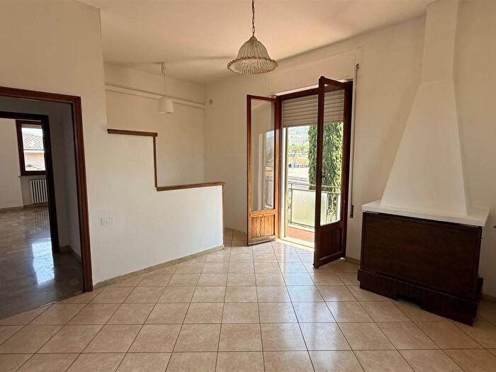 Appartamento quadrilocale in affitto in Via Santocchia, Sant'Eraclio Case Vecchie, Foligno