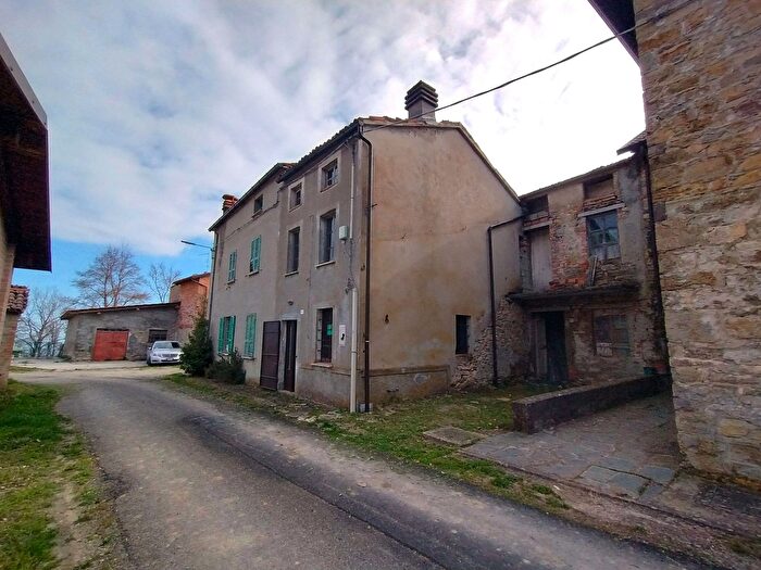 Casa quadrilocale in vendita in Gropparello
