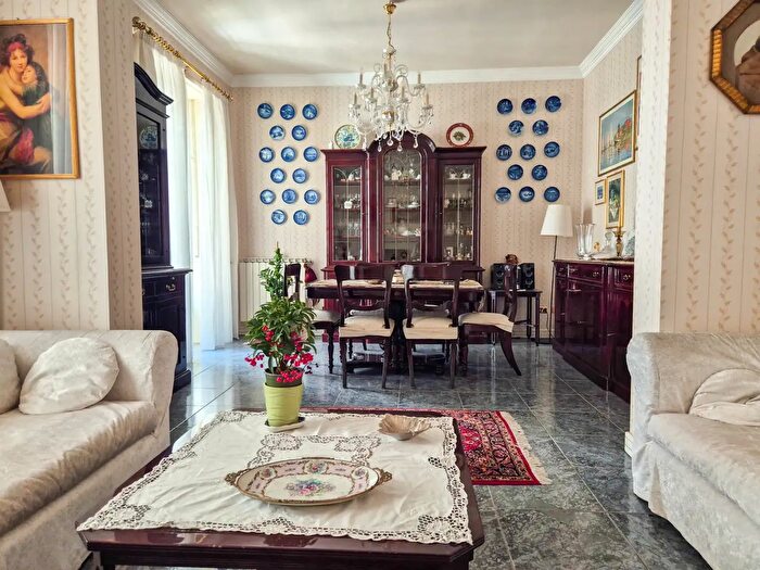 Appartamento con 5 locali in vendita in Via Ruggero Settimo, Catania