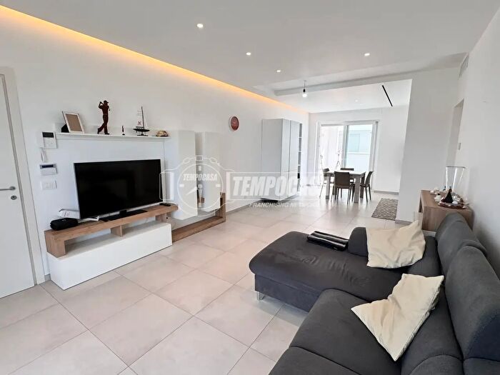 Casa quadrilocale in vendita in Via Nicola Affatati, Cellamare