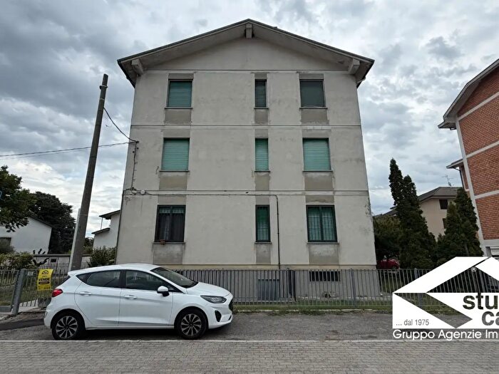 Appartamento trilocale in vendita in Via dei Caduti, Carpiano
