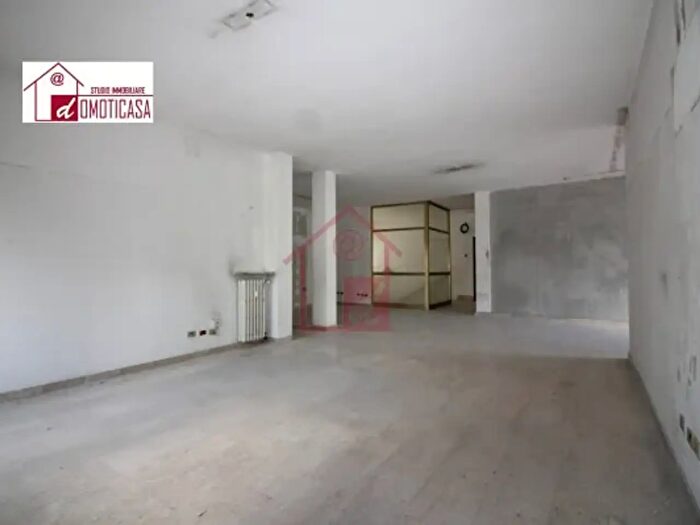 Appartamento con 6 locali in vendita in Via Giuseppe Paggi, Vercelli