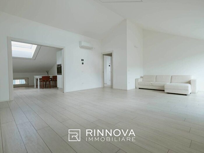 Casa quadrilocale in affitto in Via Roma, Centro Storico, Trento