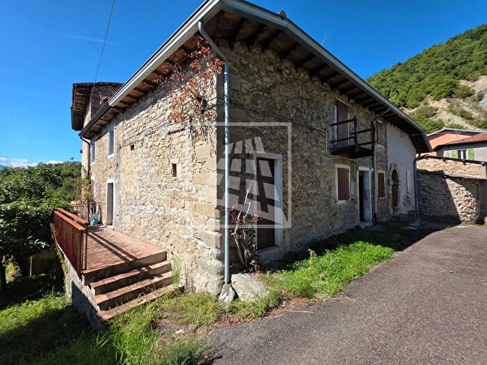 Appartamento quadrilocale in vendita in Via Iatica, Carpineti