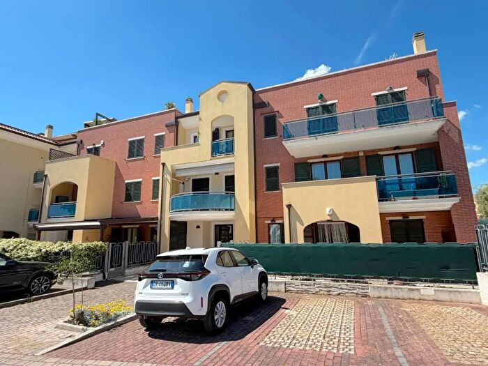Appartamento trilocale in vendita in Via Francesco Cilea, Grottammare