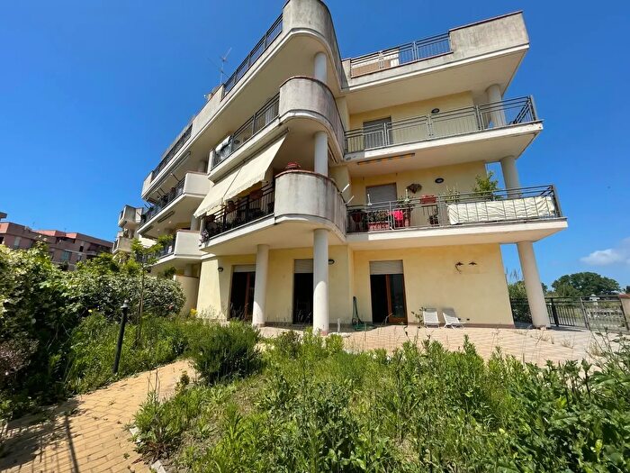 Appartamento trilocale in vendita in Via del Parco, Nettuno