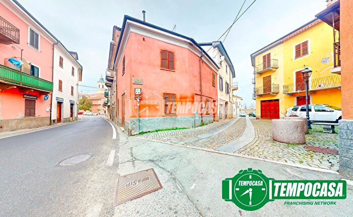 Appartamento quadrilocale in vendita in Via Acqui, Visone