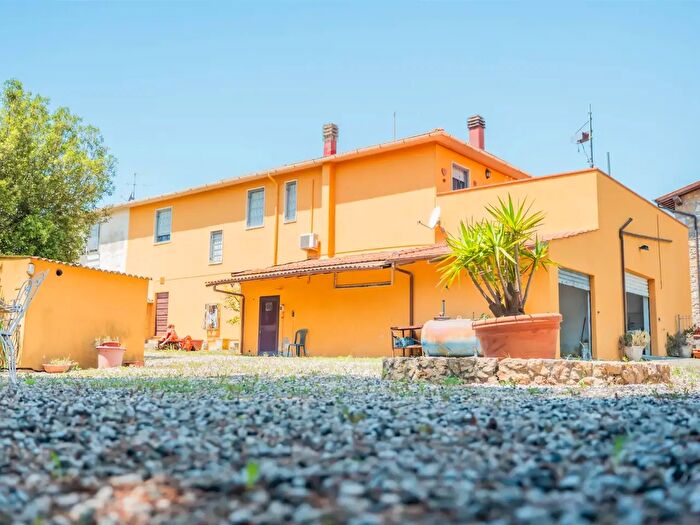 Appartamento con 10 locali in vendita in Rosignano Marittimo