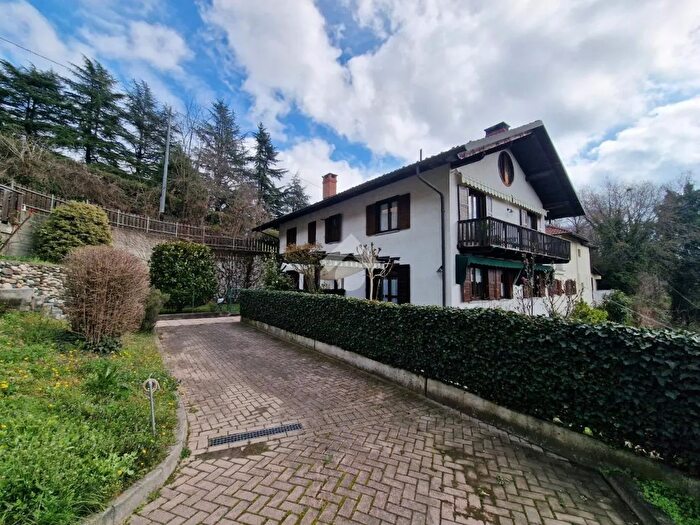 Appartamento trilocale in vendita in Via Trinità, Gassino Torinese