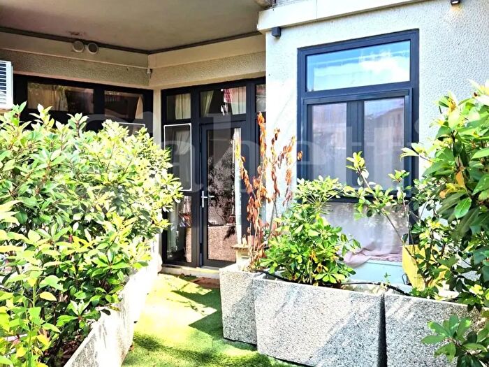 Appartamento trilocale in affitto in Via Vincenzo Russo, Milano