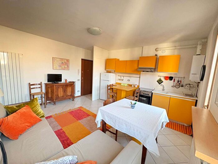 Appartamento trilocale in affitto in Via Libertà, Centro, Turate