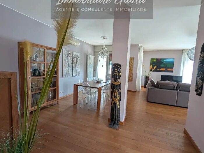 Appartamento con 5 locali in vendita in Via Dante Alighieri, Vittorio Veneto