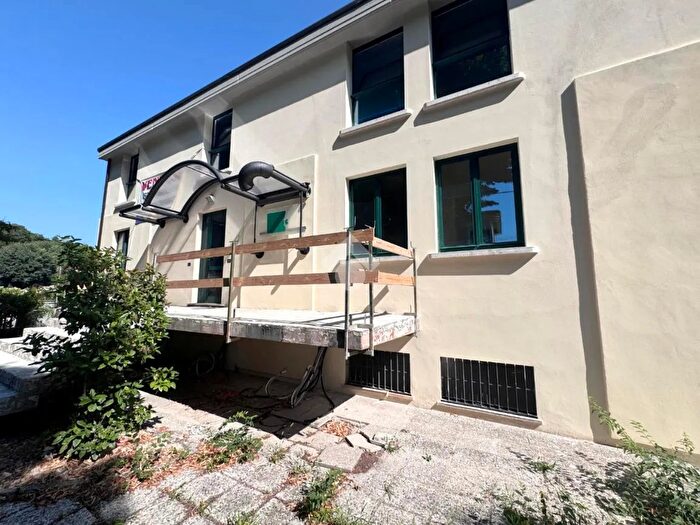 Appartamento con 10 locali in vendita in Viale Risorgimento, Volta Mantovana