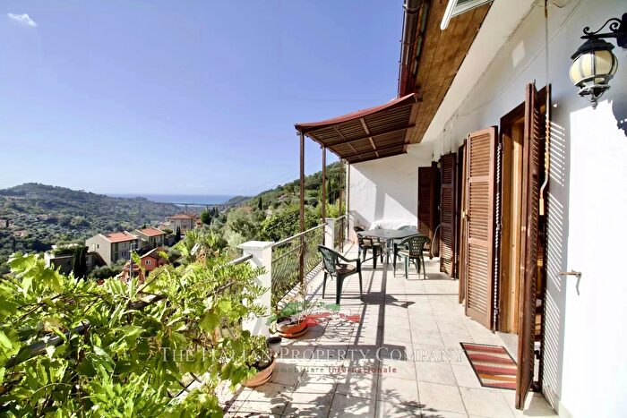 Casa con 6 locali in vendita in Vallebona