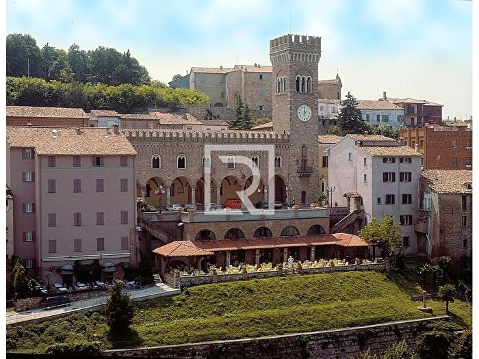 Casa con 10 locali in vendita in Piazza della Libertà Bertinoro, Bertinoro