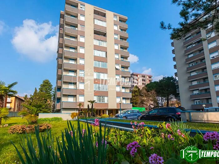 Appartamento trilocale in vendita in Via Cavalier C Azimonti Bis, Busto Arsizio