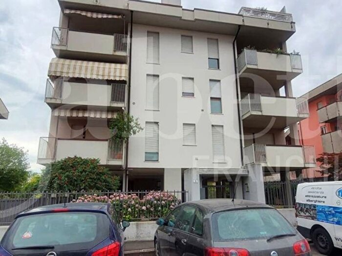 Appartamento quadrilocale in affitto in via brigata robilant, San Massimo Croce Bianca, Verona