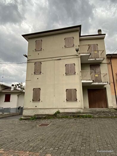 Casa con 16 locali in vendita in Via Arturo Dardani, Neviano Degli Arduini