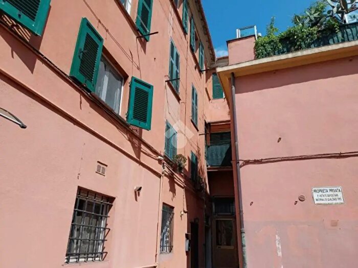 Appartamento quadrilocale in vendita in Via Ponterotto, Genova