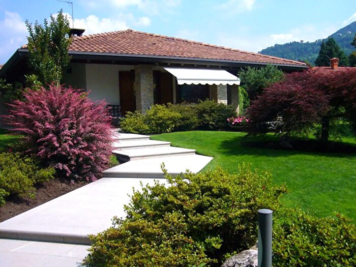 Casa con 5 locali in vendita in Capizzone