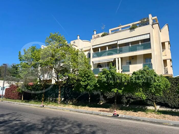 Appartamento trilocale in vendita in Via Volta, Cesano Maderno