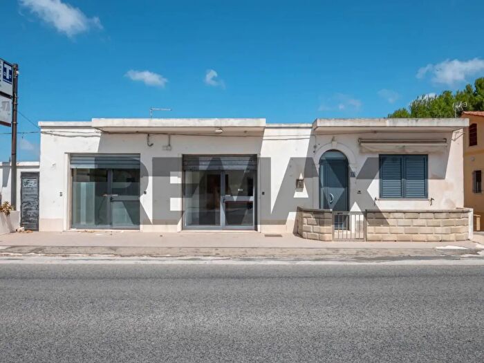 Casa con 5 locali in vendita in Via Sorda Scicli, Modica