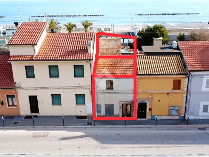 Appartamento quadrilocale in vendita in Via Cristoforo Colombo, Civitanova Marche