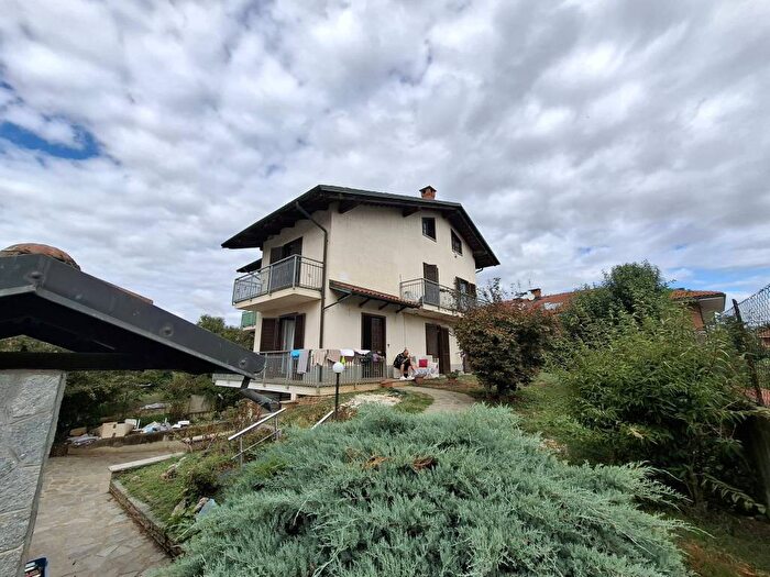 Appartamento con 5 locali in affitto in Via Alcide De Gasperi, Centro, Riva Presso Chieri