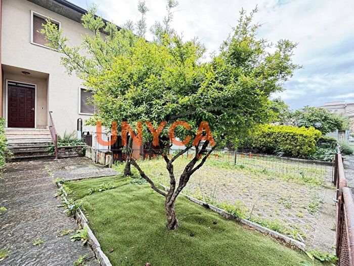 Casa con 5 locali in vendita in Via Augusto Caperle, San Michele Extra, Verona