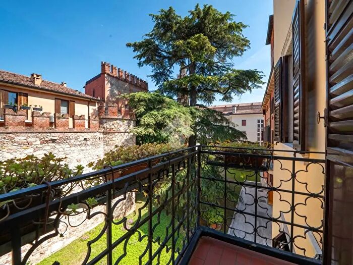 Appartamento bilocale in vendita in Via Ponte Pietra, Verona