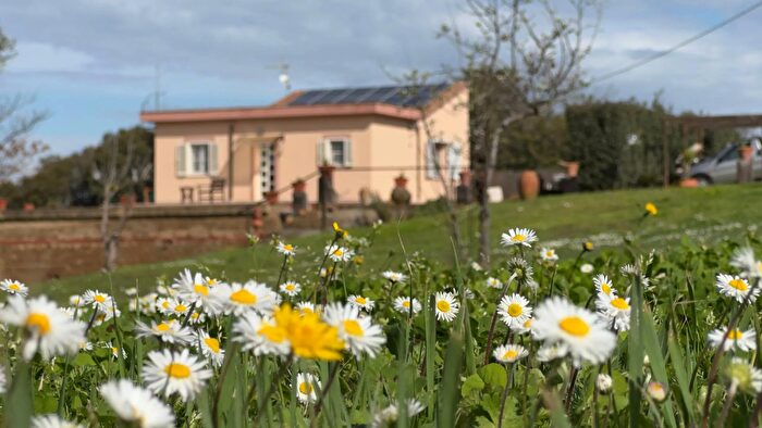 Casa con 6 locali in vendita in Via Aurelia Vecchia Snc, Tarquinia