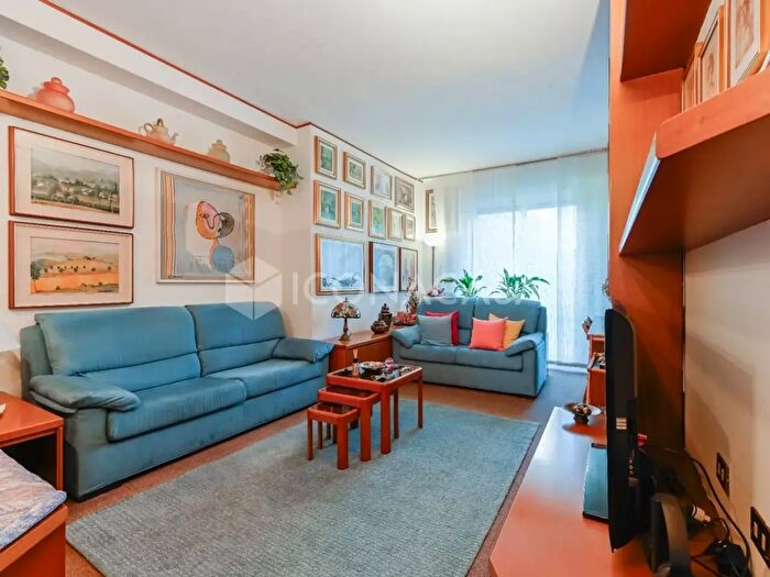 Appartamento trilocale in vendita in Via Abelardo Pecorini, Milano