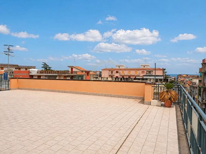 Casa con 6 locali in vendita in Via Galileo Galilei, Riposto