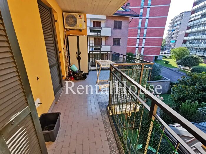 Appartamento bilocale in affitto in Via Lario, Monza