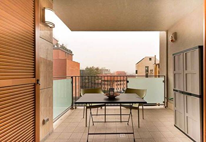 Appartamento bilocale in affitto in Via Ercole Oldofredi, Isola, Milano