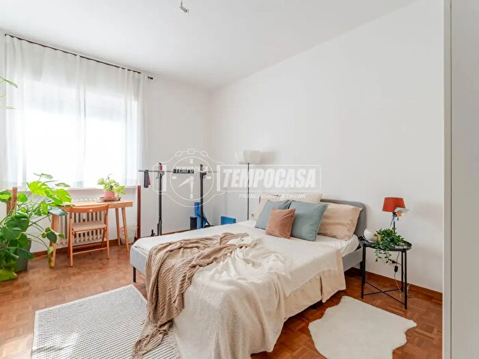 Appartamento quadrilocale in vendita in Via dall'Ongaro, Milano