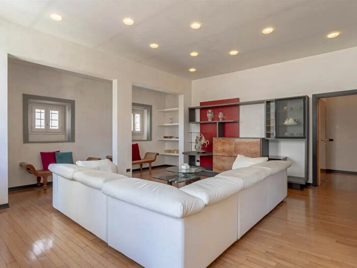 Appartamento con 5 locali in affitto in Piazza Santissima Annunziata, Firenze