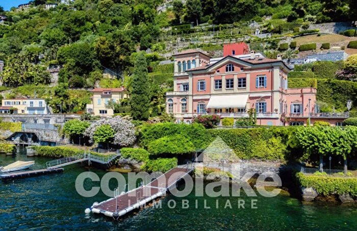 Appartamento trilocale in vendita in Via Regina Cernobbio Cernobbio Vic Centro Storico Direttamente a Lago Fronte Lago Lungolago Residenziale, Cernobbio