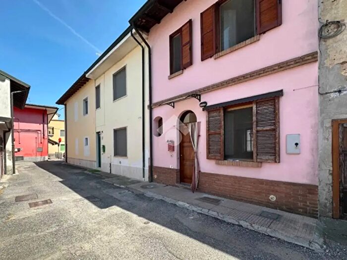 Casa trilocale in vendita in Vicolo Palladini, Crespiatica