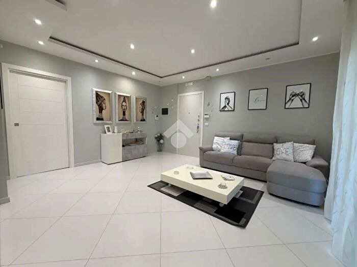 Appartamento trilocale in vendita in Via di S Spirito Sardegna, Bari
